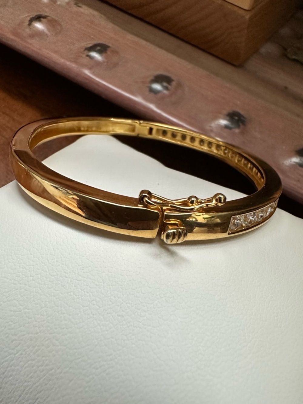 Gold Tone Clear Channel Rhinestone Oval Hinged Bangle Bracelet Approx 7.25” - Picture 3 of 5